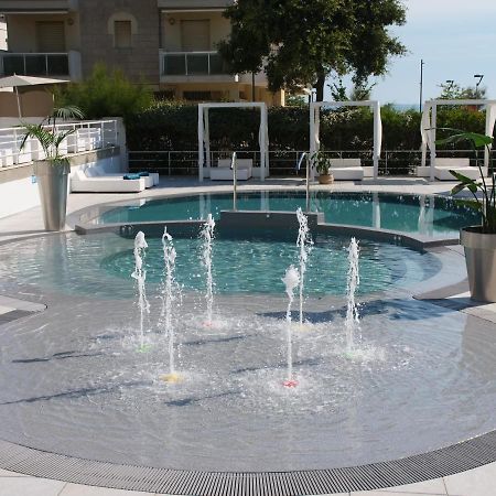 Oxygen Lifestyle Hotel Viserbella di Rimini Bagian luar foto